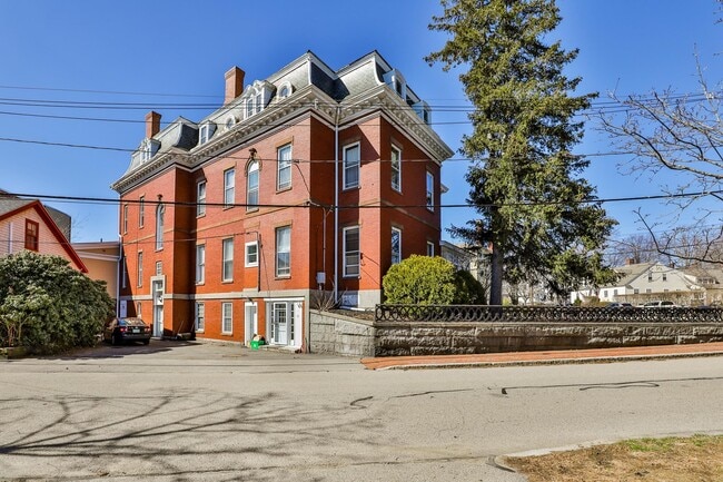 241 Middle Street in Portsmouth, NH - Building Photo - Building Photo