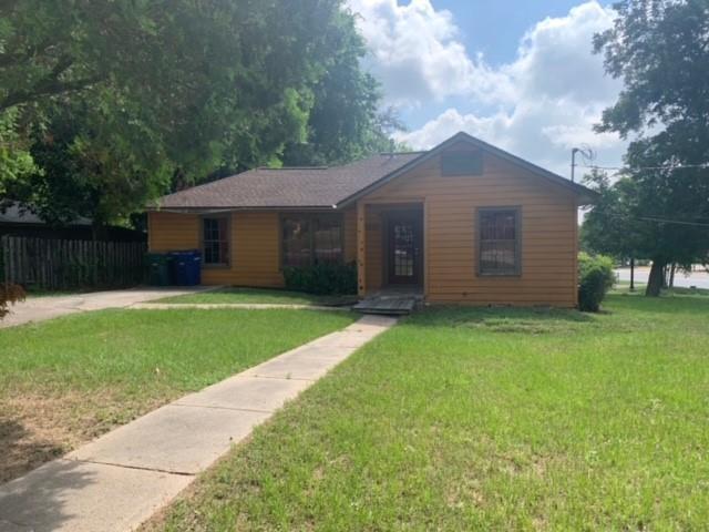 property at 1021 Oak Dr