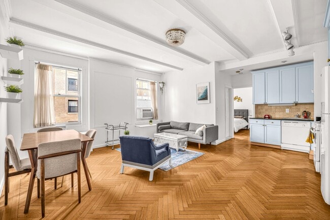 property at 140 W 71st St