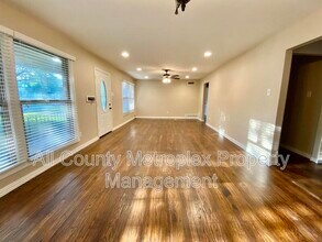 9562 Mercer Dr in Dallas, TX - Building Photo - Building Photo