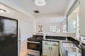 2106 Grand Ave S in Minneapolis, MN - Building Photo - Building Photo