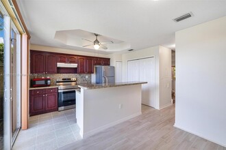 10587 SW 6th St in Pembroke Pines, FL - Building Photo - Building Photo