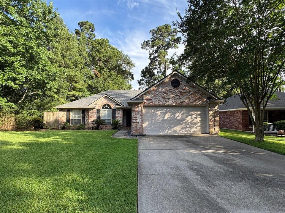 12211 Longfellow Dr in Montgomery, TX - Building Photo