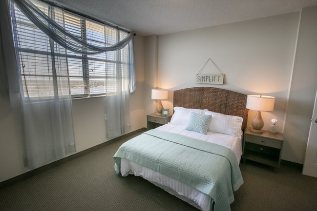 Lakeview Tower-62+ Community in Winter Haven, FL - Foto de edificio - Building Photo