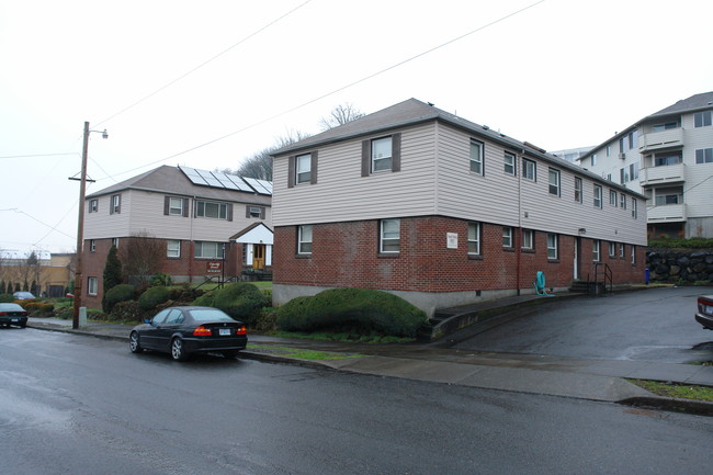 Macleay Park Condominiums in Portland, OR - Building Photo - Building Photo