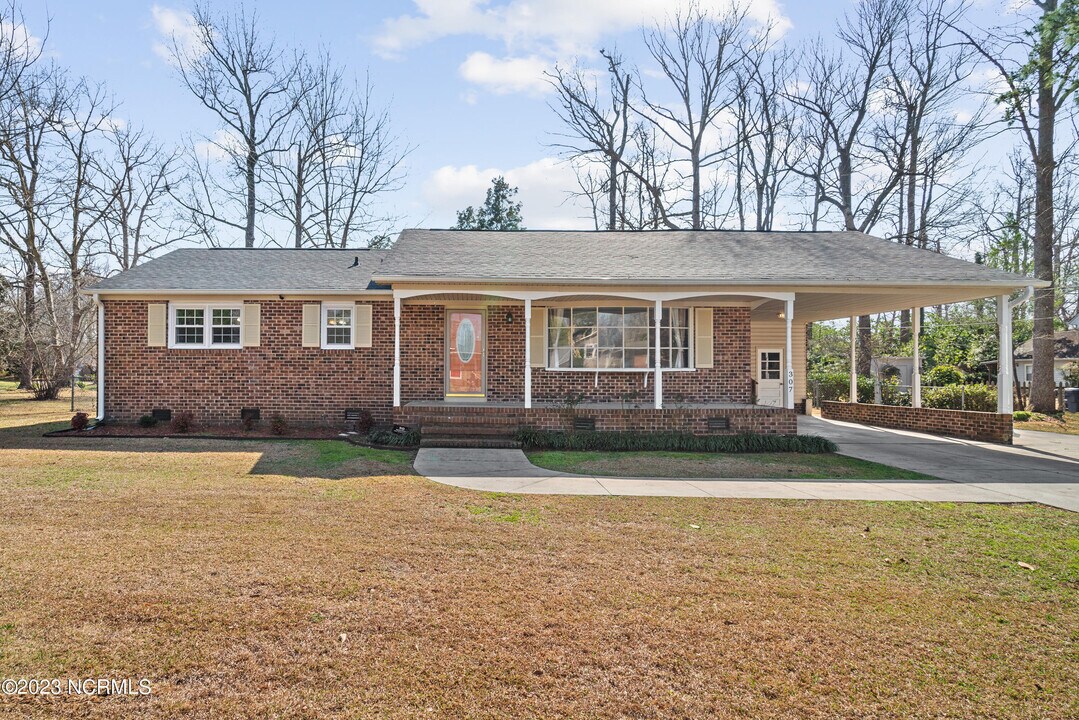 307 Forest Grove Ave in Jacksonville, NC - Building Photo