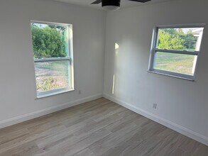 9466 Tacoma Ave in Englewood, FL - Foto de edificio - Building Photo