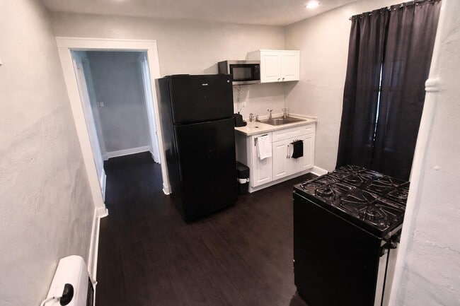 818 Broad St in Elyria, OH - Building Photo - Building Photo