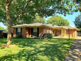 6556 St Moritz Ave in Dallas, TX - Building Photo