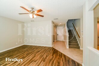 1504 Falabella Dr in Jacksonville, FL - Foto de edificio - Building Photo