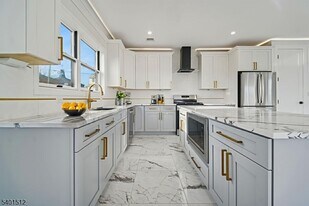 19 Mountain Ave in Mahwah, NJ - Building Photo