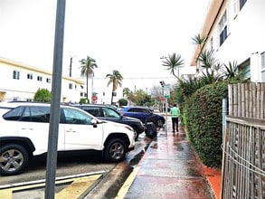 7860 Harding Ave in Miami Beach, FL - Building Photo - Building Photo