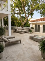 244 S Almont Dr in Beverly Hills, CA - Building Photo