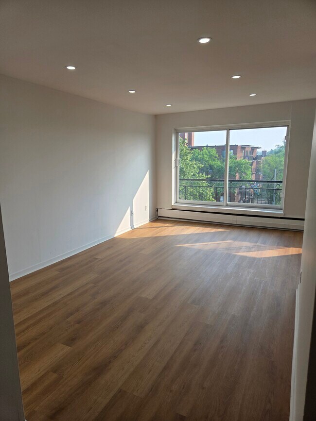 property at 250 Alexis-Nihon Boul