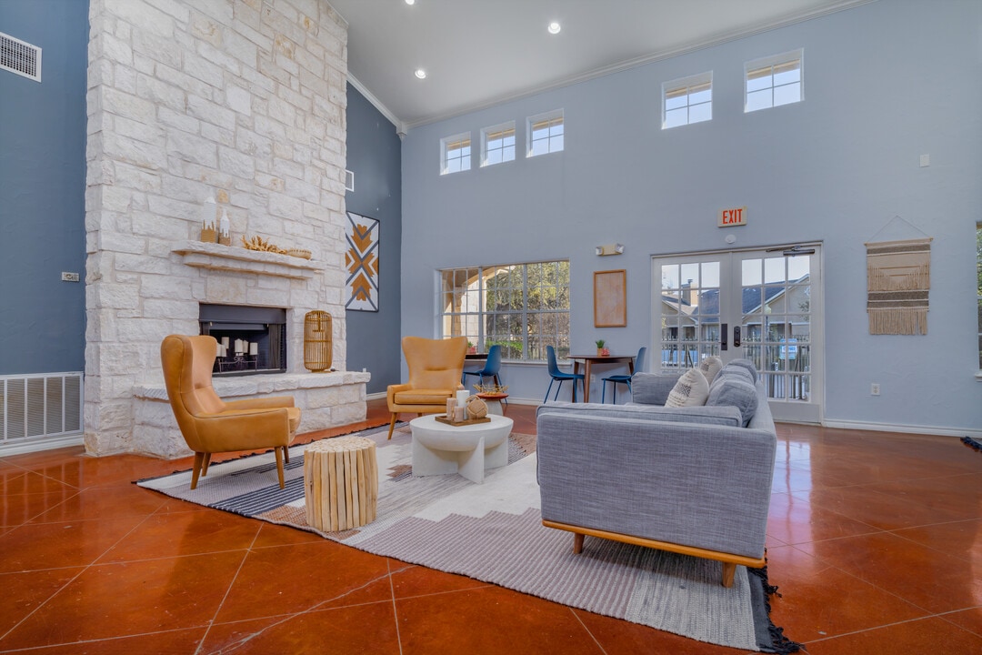 Hill Country Villas in San Antonio, TX - Building Photo