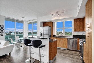 7900 Harbor Island Dr in Miami Beach, FL - Building Photo - Building Photo