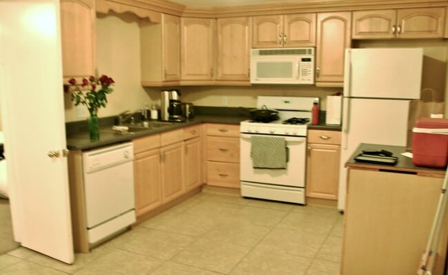 10352 Cowan Heights Dr, Unit a in Santa Ana, CA - Building Photo - Building Photo