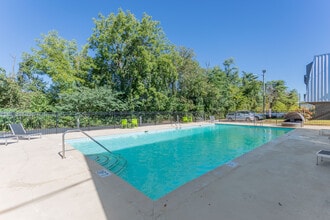 Axis Apartments in Nashville, TN - Foto de edificio - Building Photo