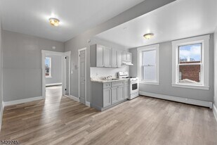 101 Burgess Pl in Passaic, NJ - Building Photo