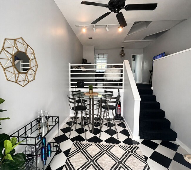 property at 815 W Pensacola St