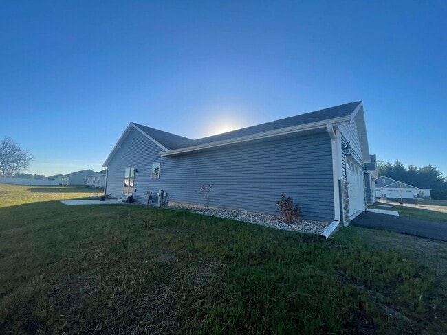 995 Morning Star Ln in Plover, WI - Building Photo - Building Photo