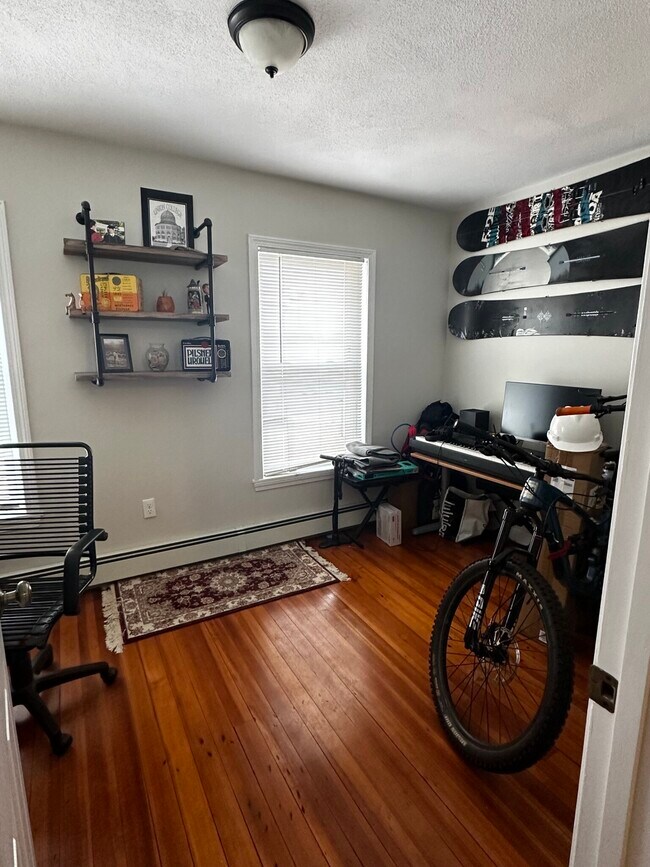 585 Broadway, Unit 2 in Somerville, MA - Foto de edificio - Building Photo