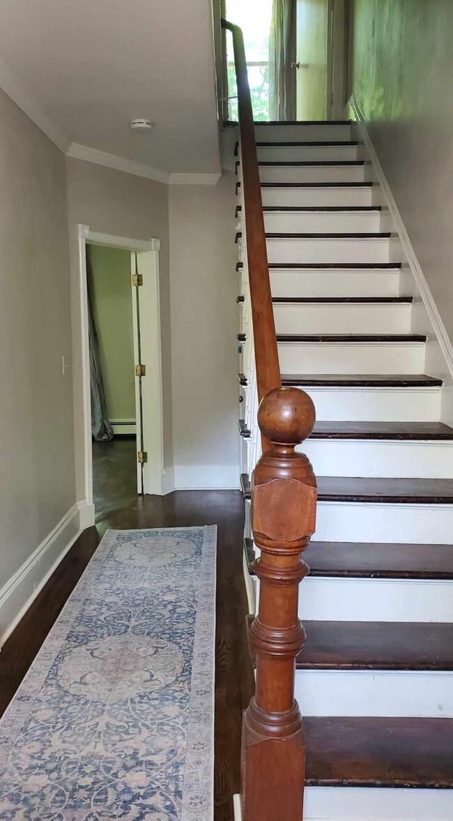54 W Chester St, Unit Apartment 2 in Kingston, NY - Foto de edificio - Building Photo