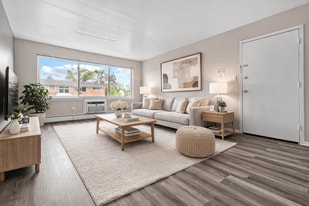 Plymouth Heritage - Plymouth, MI in Plymouth, MI - Building Photo