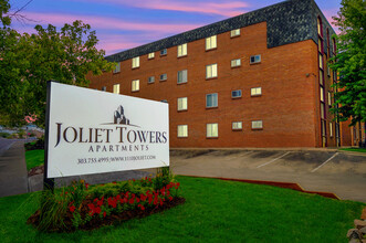 Joliet Towers in Aurora, CO - Foto de edificio - Building Photo