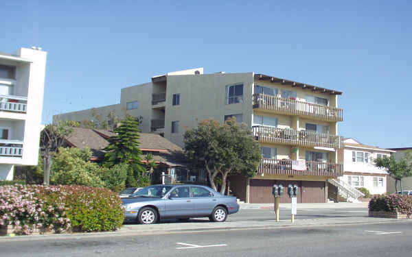 296 Hermosa Ave in Hermosa Beach, CA - Building Photo