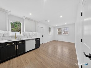 20 Oakridge Rd in Trumbull, CT - Building Photo - Building Photo