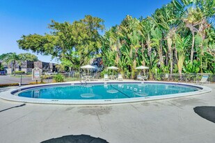 3123 Oakland Shores Dr in Oakland Park, FL - Building Photo