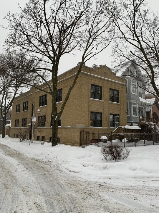 3056 N Honore St in Chicago, IL - Building Photo