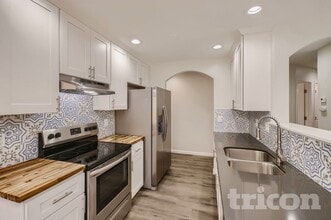 8701 S 50th Dr in Phoenix, AZ - Foto de edificio - Building Photo