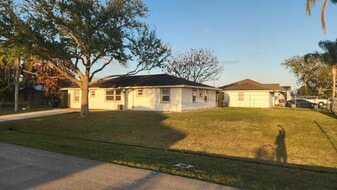 549 SW Fredrica St, Unit 549 in Port St. Lucie, FL - Building Photo