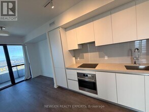 4015 The Exchange in Mississauga, ON - Building Photo - Building Photo