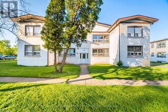 1037-1037 Churchill Ave in Oakville, ON - Building Photo - Building Photo