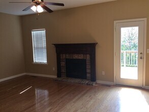 1824 Baslia Ln in Spring Hill, TN - Foto de edificio - Building Photo