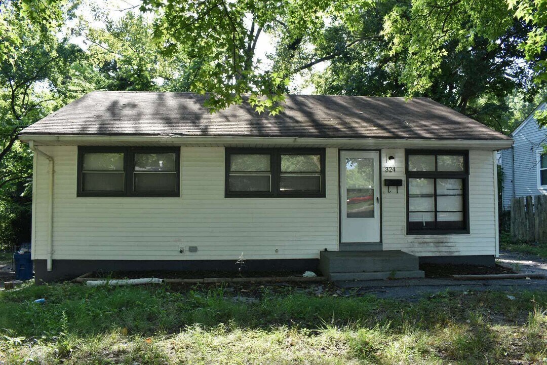 324 Cameron Rd in St. Louis, MO - Foto de edificio