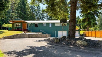 73 Ross Ln in Port Angeles, WA - Building Photo