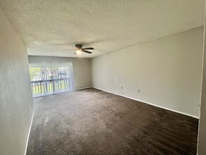 4401 S Semoran Blvd in Orlando, FL - Building Photo - Building Photo