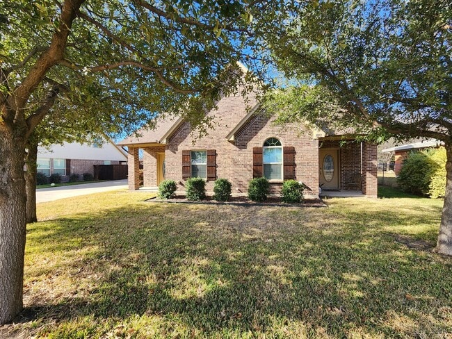 1024 Winscott Rd in Benbrook, TX - Building Photo - Building Photo