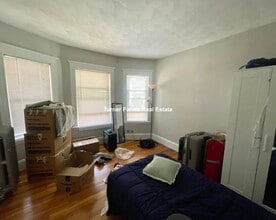 38 George St, Unit 1 in Medford, MA - Foto de edificio - Building Photo