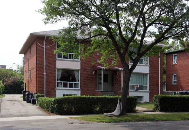 44-46 Leduc Dr in Toronto, ON - Building Photo - Building Photo