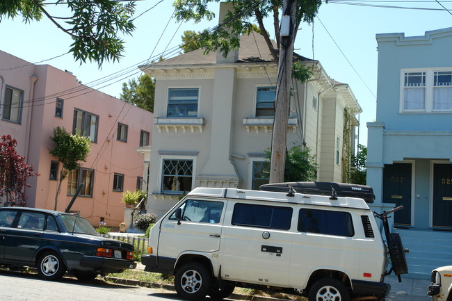 525 66th St in Oakland, CA - Foto de edificio - Building Photo