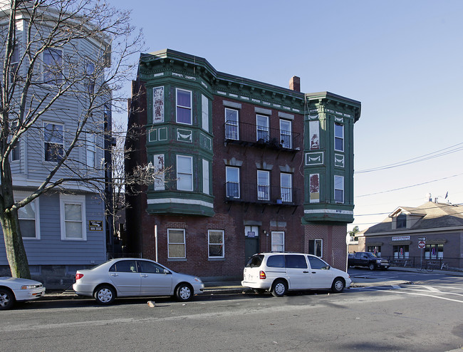 100 4th St in Chelsea, MA - Building Photo - Building Photo