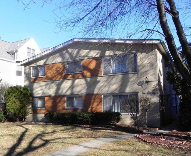 120 S Grove Ave in Oak Park, IL - Foto de edificio - Building Photo