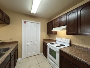 512 Norwich Loop in Laredo, TX - Building Photo - Building Photo