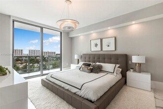 300 Sunny Isles Blvd, Unit 4-806 in Sunny Isles Beach, FL - Foto de edificio - Building Photo