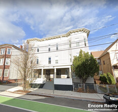 11 Beacon St, Unit 2 in Somerville, MA - Foto de edificio - Building Photo